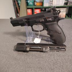 Pistolet CZ75 avec conversion Kadet
