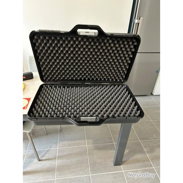 Lot de 2 mallettes pour armes 71 x 41 cm et 86 x 30 cm neuves, mousses alv�ol�es, tr�s bonne qualit�