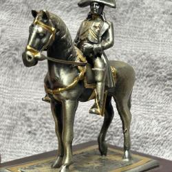 Statuette-figurine de Napol&eacute;on 1er &agrave; cheval