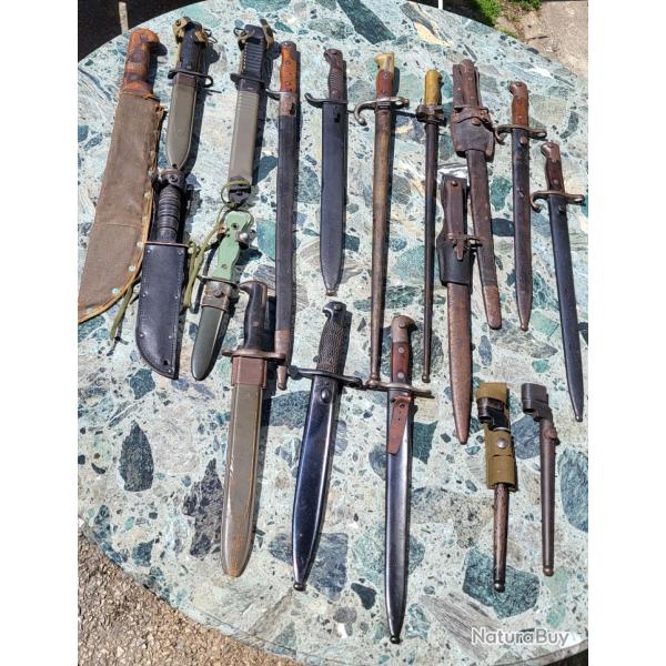Lot de 18 baillonettes et couteaux