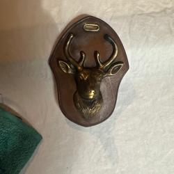 T&ecirc;te de cerf pour r&acirc;telier
