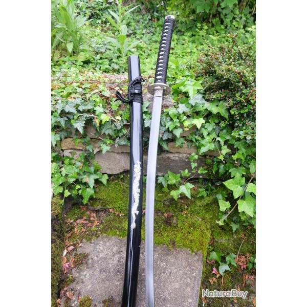 Sabre Katana De C�r�monie Lame Acier 440 Tsuba M�tal Manche Fa�on Peau de Raie Etui Bois Dragon