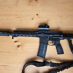 Daniel D&eacute;fense DDM4 PDW avec mod&eacute;rateur de son, point rouge & 2 chargeurs. Excellente affaire !