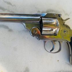 Imposant revolver type Smith & Wesson  calibre 44 Russian Nickel&eacute;