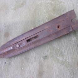longuesse : devant de fusil juxtapos&eacute; de chasse  long; 17,7   cm