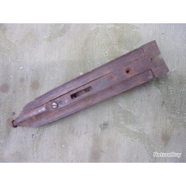 longuesse : devant de fusil juxtapos� de chasse  long; 17,7   cm
