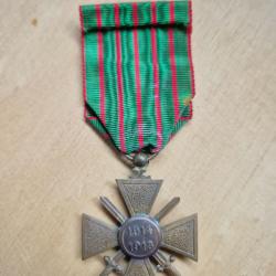 Croix de guerre avec palme.