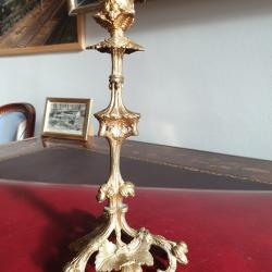 Bougeoir en bronze dor&eacute; XIX&egrave; si&egrave;cle &agrave; motifs de feuilles hauteur 23,5 cm