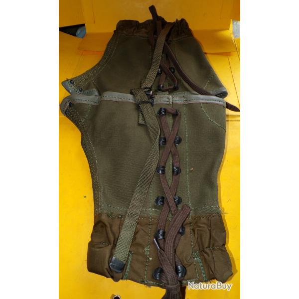 PAIRE DE GUETRES DE L'ARMEE ITALIENNE , TAILLE 43 LONGUEUR TOTALE 27 CM , ETAT NEUF VOIR PHOTOS . PO