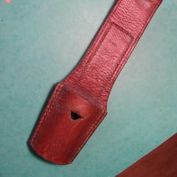 Un rare porte fourreau pour dague Allemande NPEA dat&eacute; 1940 Poincon de cuir illisible TBE