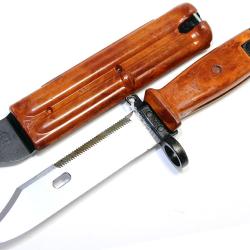 Ba&iuml;onnette sovi&eacute;tique 6x4 pour les fusils d'assaut AKM et AK-74 (de fabrication d'Izhevsk)