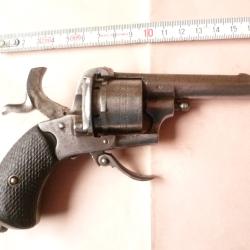 REVOLVER TYPE LEFAUCHEUX  A BROCHES, A CADRE FERME, CALIBRE 7 MM, TR&Egrave;S BON ETAT