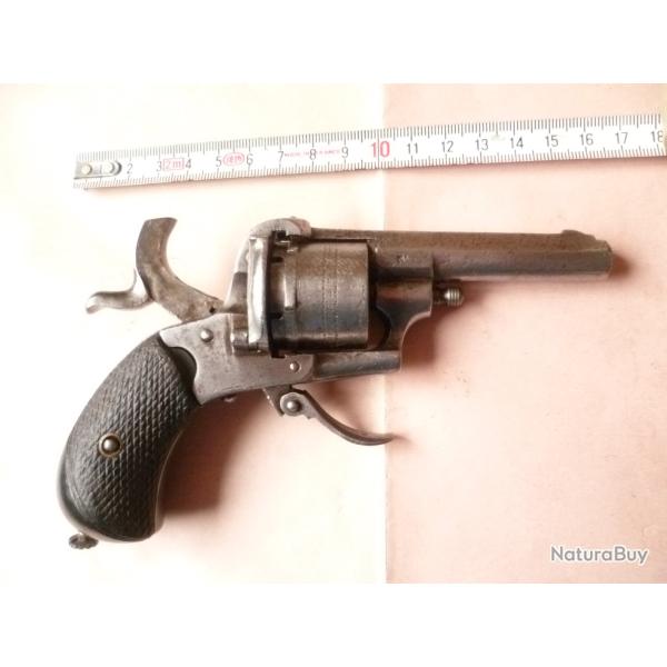 REVOLVER TYPE LEFAUCHEUX  A BROCHES, A CADRE FERME, CALIBRE 7 MM, TR�S BON ETAT