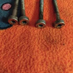 Vis &eacute;toile &agrave; 6 pans creux pour embase de cylindre tron&ccedil;onneuse Stihl 025 C