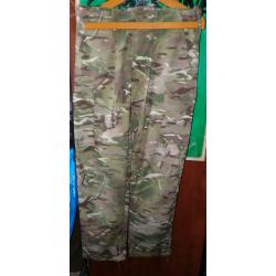 PANTALON  DE COMBAT MULTI CAMOUFLAGE, TAILLE REGLABLE MAXI 40 SOIT 80 CM DE TOUR DE TAILLE , POSSIBI