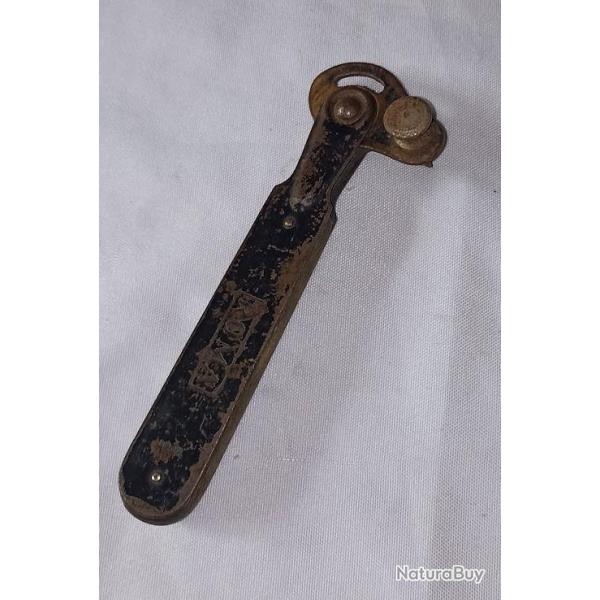 Ouvre boite r�glementaire Allemagne Wehrmacht 39/45 WW2