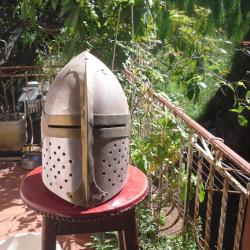 Heaume sommet en c&ocirc;ne