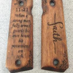 PLAQUETTES BOIS GRAVE COLT 1911