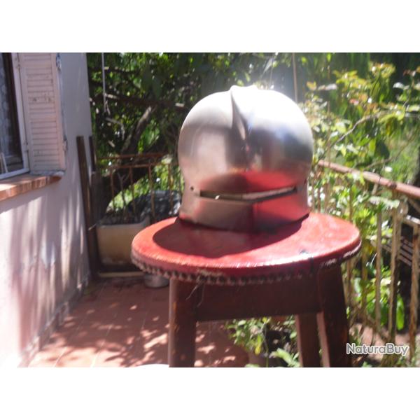 casque en acier vers 1400. Salade