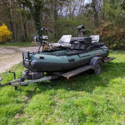 Bateau raft 2 &agrave; 3 places pour la p&ecirc;che aux leurres ou moucheurs..