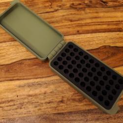 Bo&icirc;te &agrave; munitions 9mm, Verte Kaki ranger green et dor&eacute;e. Capacit&eacute; 50. Robuste et pratique.