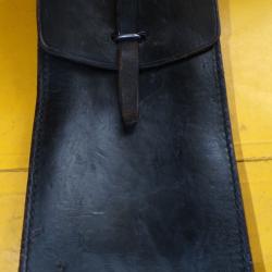 PORTE MAGASINS POUR  P.M MAT 1949  EN CUIR NOIR DE LA GENDARMERIE NATIONALE  DE L'ARMEE FRANCAISE,