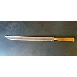 ANCIEN LONG COUTEAU DU MAGHREB DU XIX&deg;, SUR UNE LAME DE SABRE ENTIEREMENT GRAVEE,  A VOIR