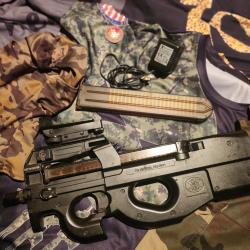 REPLIQUE FUSIL D'ASSAUT BILLE FN HERSTAL P90 TACTICAL AEG SEMI ET FULL AUTO BAX PUISSANT. 1.8 JOULS