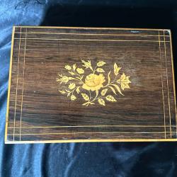 Bo&icirc;te de collection en bois ancien