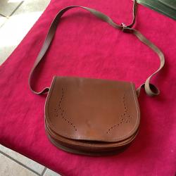 Petite sacoche en cuir pour cartouches ou autres, pas de prix de r&eacute;serve