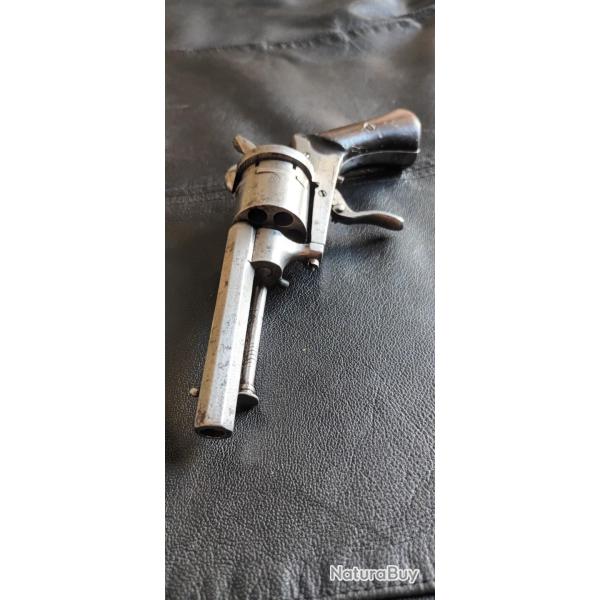 Joli R�volver 7mm � broches.