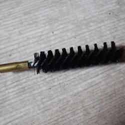 BROSSE NYLON / ECOUVILLON pour la chambre d'un fusil 7,5 mm ou pour un canon en calibre 45. &oslash;13,5 mm