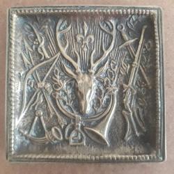 vide poche en bronze max le verrier a decor cynegetique chasse cerf dague trompe