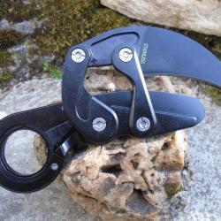 Couteau Karambit Ouverture Kinematic Black Lame Acier Inox Manche Acier Clip Griffe D'Ours Claw