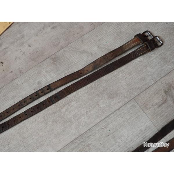 2 sangles, lani�res en cuir pour brellage, sac poils, havresac Suisse. Pour couverture, gamelle (55)
