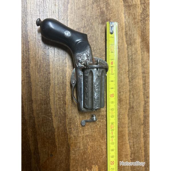 Revolver, poivri�re � broche