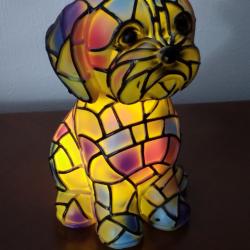 lampe chien vitrail en r&eacute;sine