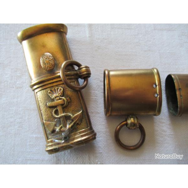 Garnitures en laiton pour fourreau de sabre de marine .