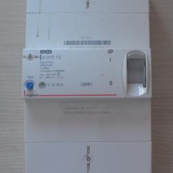 Disjoncteur de branchement 10/30 A triphas&eacute; 500ma legrand/ baco