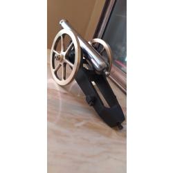 Canon d'artillerie ancien a poudre noire