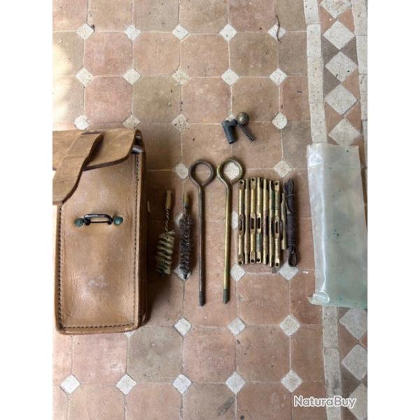 Ensemble de nettoyage FRANCE 1ere et 2�me GM INDOCHINE ALGERIE dans �tuis MAT 49