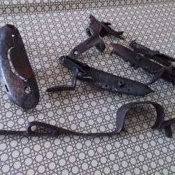 Ensemble pi&egrave;ces pour fusil a silex juxtapos&eacute;