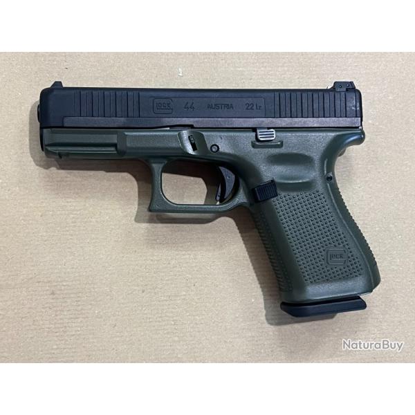 pistolet GLOCK mod. 44 calibre 22 LR black/OD green hausse r�glable