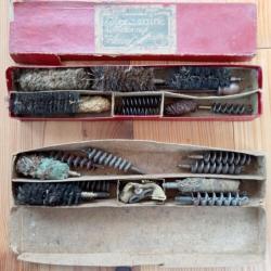 Ancien n&eacute;cessaire de nettoyage pour arme cal 12, en bo&icirc;tes cartons