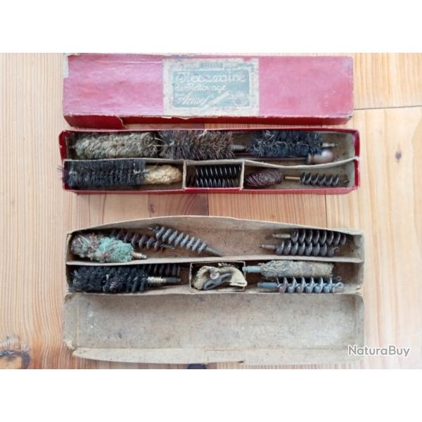 Ancien n�cessaire de nettoyage pour arme cal 12, en bo�tes cartons