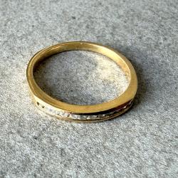 Bague en or jaune 18 carats et 12 diamants - demie alliance am&eacute;ricaine