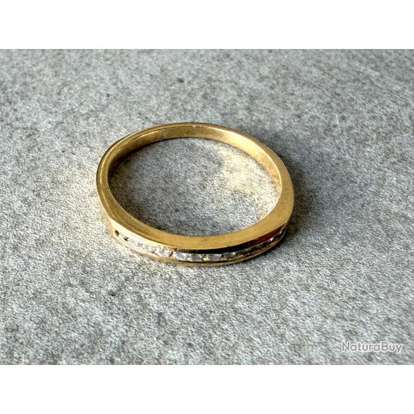 Bague en or jaune 18 carats et 12 diamants - demie alliance am�ricaine