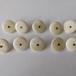 LOT 10 BOUTONS ANCIENS EN NACRE / DIAMETRE 20MM / VINTAGE MARINE NATIONALE / TROUPES COLONIALES ?