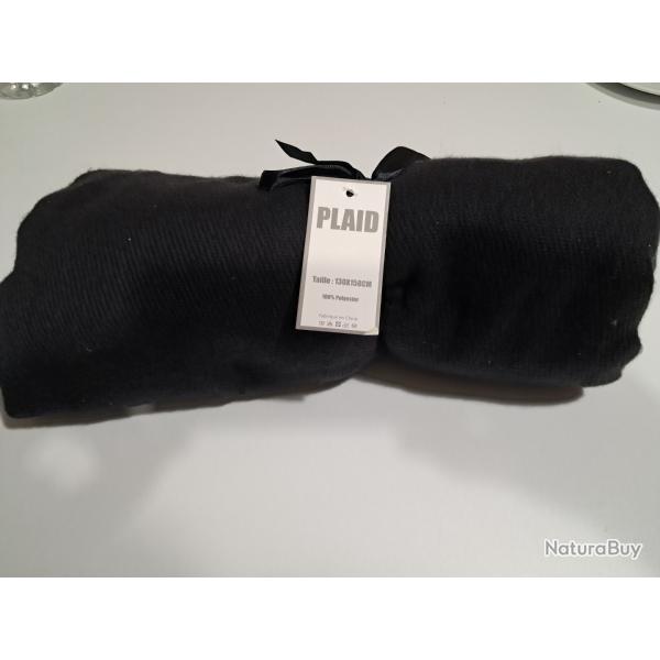plaid 158 x 130cm tout neuf scell�