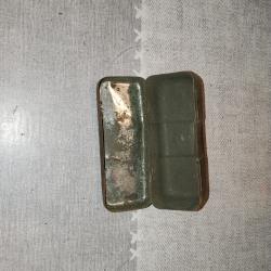 Bo&icirc;te m&eacute;tallique de bougie ancienne KLG 3
